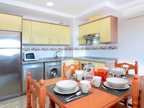 Private kitchen - Belvilla by OYO Apartment in Fuengirola (Fuengirola)
