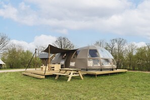 Tent | Exterior