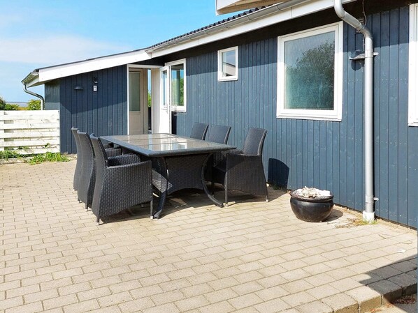 House | Outdoor dining - 10 Person Holiday Home in Vestervig (Vestervig)