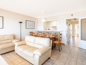 Apartment | Private kitchen | Electric kettle, toaster, highchair - Apartment in St-idesbald With Sea View (Koksijde)