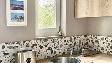 House | Private kitchen | Oven, electric kettle, toaster