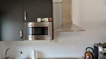 Villa | Cocina privada | Cafetera o tetera, tostadora y trona infantil