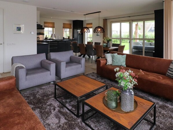Villa | Living room - Villa in Friesland With Sauna and Jetty (Delfstrahuizen)