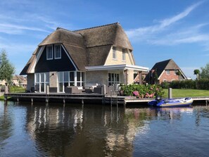 Exterior - Villa in Friesland With Sauna and Jetty (Delfstrahuizen)