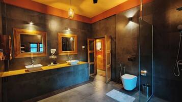 Superior Double Room, 1 Double Bed | Bathroom | Hair dryer