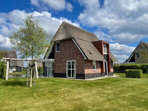 Villa | Exterior - Beautiful Villa With Wellness (Delfstrahuizen)