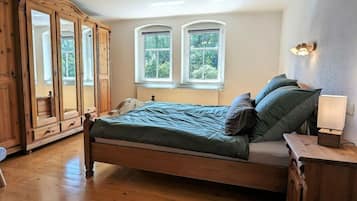 3 bedrooms, individually furnished, iron/ironing board