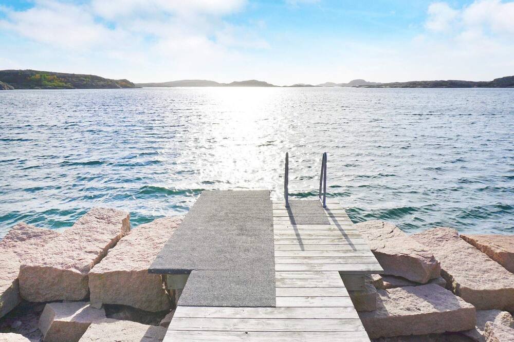 4 Star Holiday Home in Bovallstrand - Kämpersvik