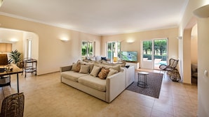 Unclassified image, 4 of 32, button - Large Villa With Swimming Pool Within Walking Distance to the Beach (Castro Marim)