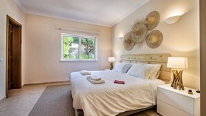 Unclassified image, 2 of 32, button - Large Villa With Swimming Pool Within Walking Distance to the Beach (Castro Marim)