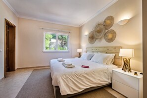 Villa | 5 bedrooms, individually furnished, bed sheets - Large Villa With Swimming Pool Within Walking Distance to the Beach (Castro Marim)