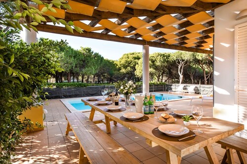 Large Villa With Swimming Pool Within Walking Distance to the Beach