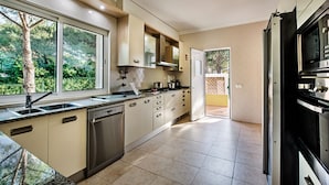 Unclassified image, 3 of 32, button - Large Villa With Swimming Pool Within Walking Distance to the Beach (Castro Marim)