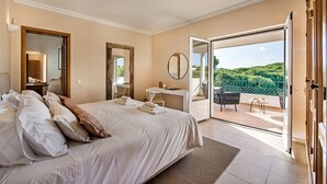 Unclassified image, 5 of 32, button - Large Villa With Swimming Pool Within Walking Distance to the Beach (Castro Marim)
