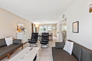 Living room - Apartment Near Zeedijk Beach (Koksijde)