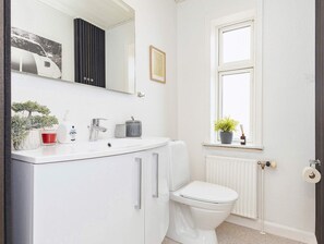 House | Bathroom - 8 Person Holiday Home in Tranekaer (Tranekaer)