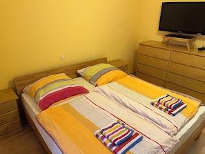 1 bedroom, desk, free WiFi, bed sheets