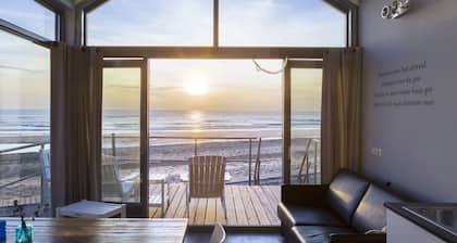 Beach House in Julianadorp With Sea Views