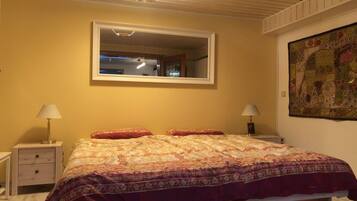 Individually furnished, iron/ironing board