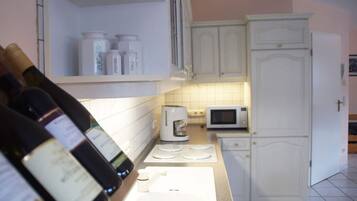 Apartemen | Dapur pribadi | Oven, ketel listrik, dan pemanggang roti