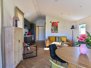 Chalet | Dining - Cozy Chalet With Unobstructed Views (Hoogersmilde)