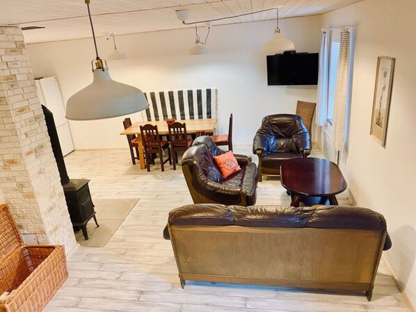 Living area - Yellow House Modern Retreat (Cesky Jiretin)