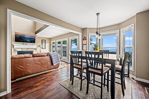 Dining - Raccoon Ridge: 4BR*Hot Tub*Incredible Views+Privacy! Pet Friendly (Cosby)