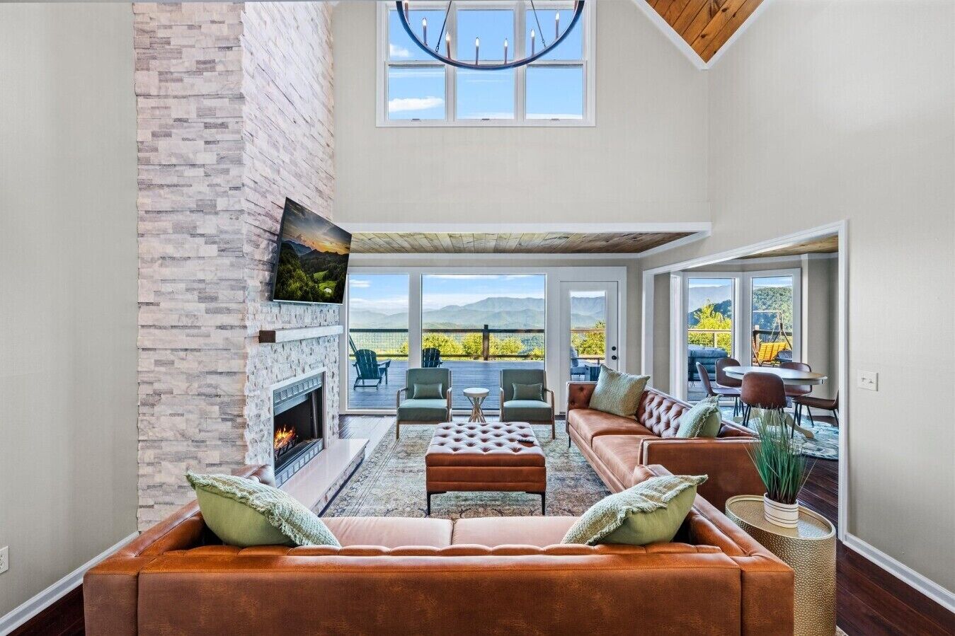 TV, fireplace