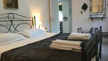 House | 3 bedrooms, individually furnished, bed sheets