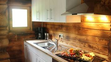 Apartment | Private kitchen | Oven