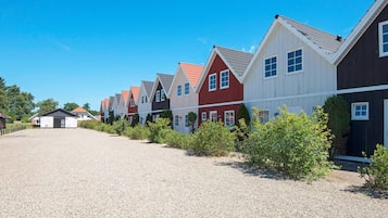A row of houses with a gravel driveway.