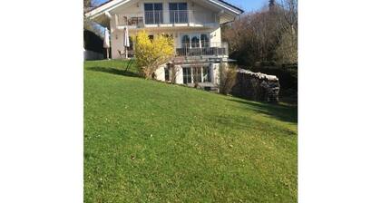 Holiday Apartment Paradise by the Lake