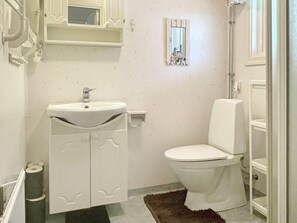 Bathroom - 4 Person Holiday Home in Farjestaden (Farjestaden)