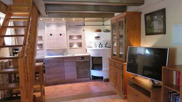 House | Private kitchen | Oven, electric kettle, toaster