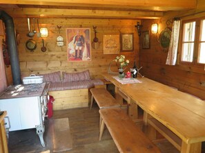 House | Private kitchen | Oven, electric kettle, toaster - Nagelsmederij in het Huis Waldwinkel (Aschau im Chiemgau)