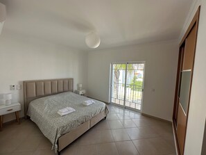 3 Schlafzimmer, Bügeleisen/Bügelbrett, WLAN, Bettwäsche