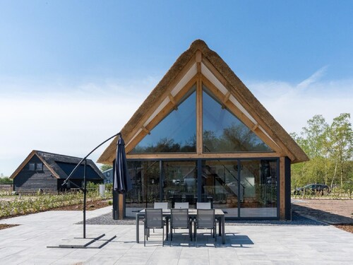 Chic Thatched-roof Stay