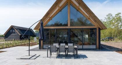 Chic Thatched-roof Stay