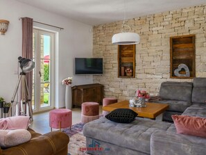 Fireplace - Villa Bincila Comfortable Holiday Residence (Kastelir-Labinci)