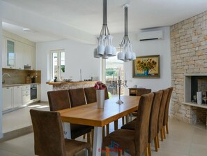 Dining - Villa Bincila Comfortable Holiday Residence (Kastelir-Labinci)