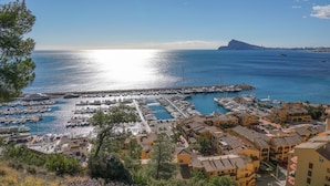 A coastal marina with boats docked, surrounded by residential buildings with Mediterranean architecture. - Nice Mediterranean Furnished Apartment in Altea (Altea)