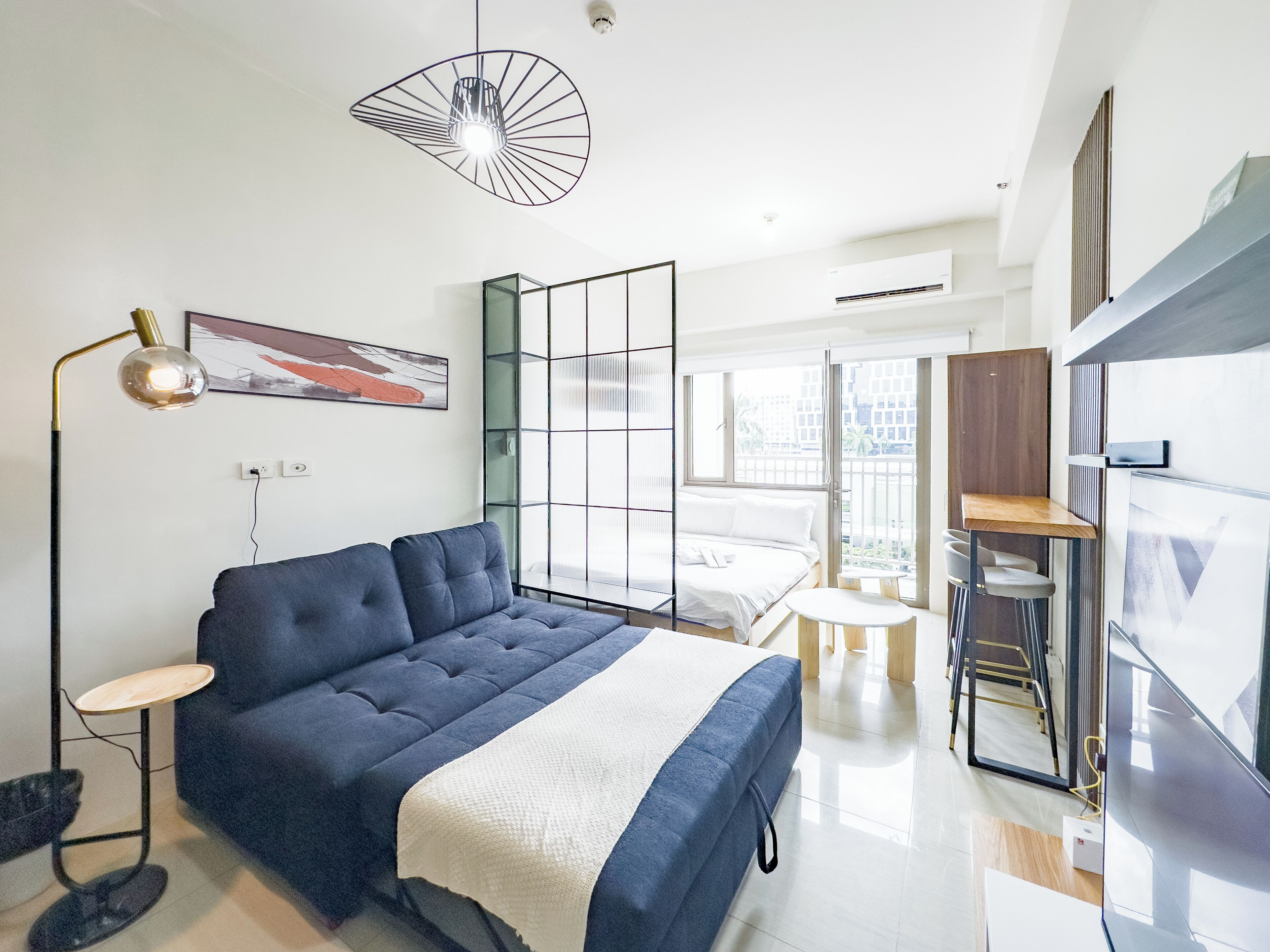 1 habitación, decoración personalizada y muebles diferentes 