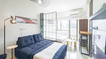 1 bedroom, individually decorated, individually furnished, desk