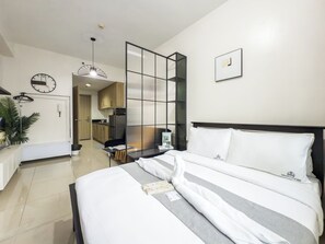 Appart'hôtel « Premier », coin cuisine, vue ville | 1 chambre, décoration personnalisée, ameublement personnalisé