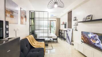 ํ๋ฆฌ๋ฏธ์ด ์ฝ๋, ๊ฐ์ด์ฃผ๋ฐฉ, ์๋ด ์ ๋ง | ๊ฑฐ์ค ๊ณต๊ฐ | ๋์งํธ ์ฑ๋ ์์ฒญ์ด ๊ฐ๋ฅํ 43์ธ์น ํ๋ฉด TV