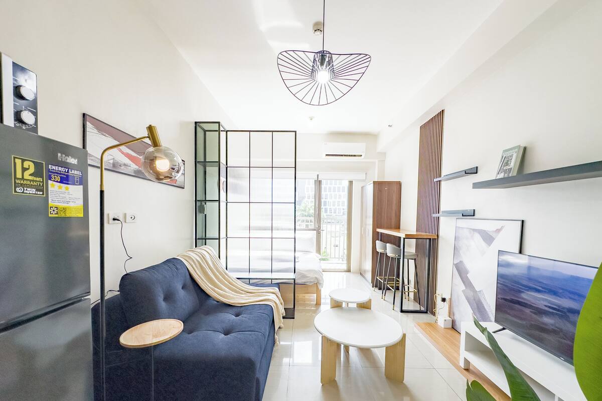 Studio Deluks, Bebas Asap Rokok, balkon | Area keluarga | Televisi layar datar 43-inci dengan saluran TV digital