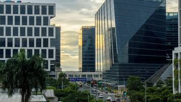 Bloc d'apartaments Premier, cuina bàsica, vistes a la ciutat | Balcó