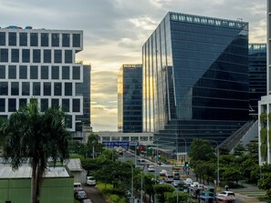 Condo Premier, cocineta, vista a la ciudad | Vista del balcón