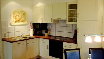 Apartemen | Dapur pribadi | Kursi makan untuk bayi