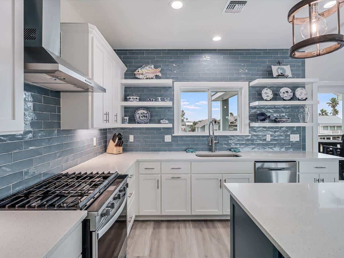 Refrigerador, microondas, horno y lavavajillas 